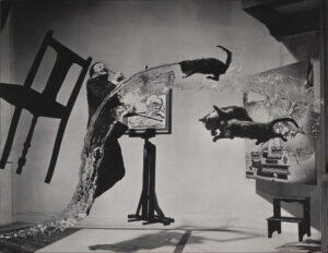 让重力失效的瞬间：Philippe Halsman《达利·原子时代》
