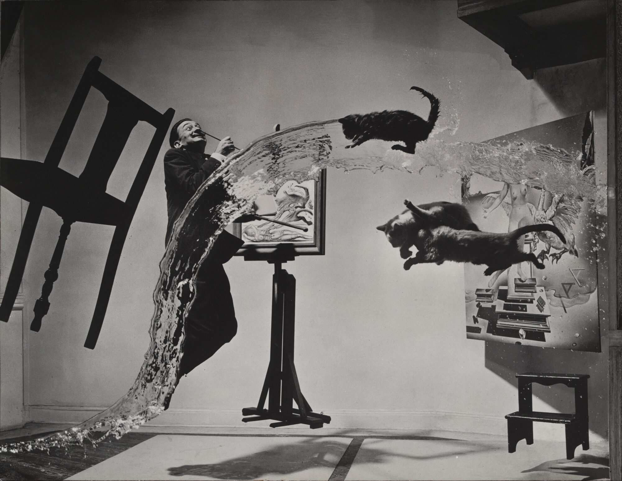 让重力失效的瞬间：Philippe Halsman《达利·原子时代》-多模态AI