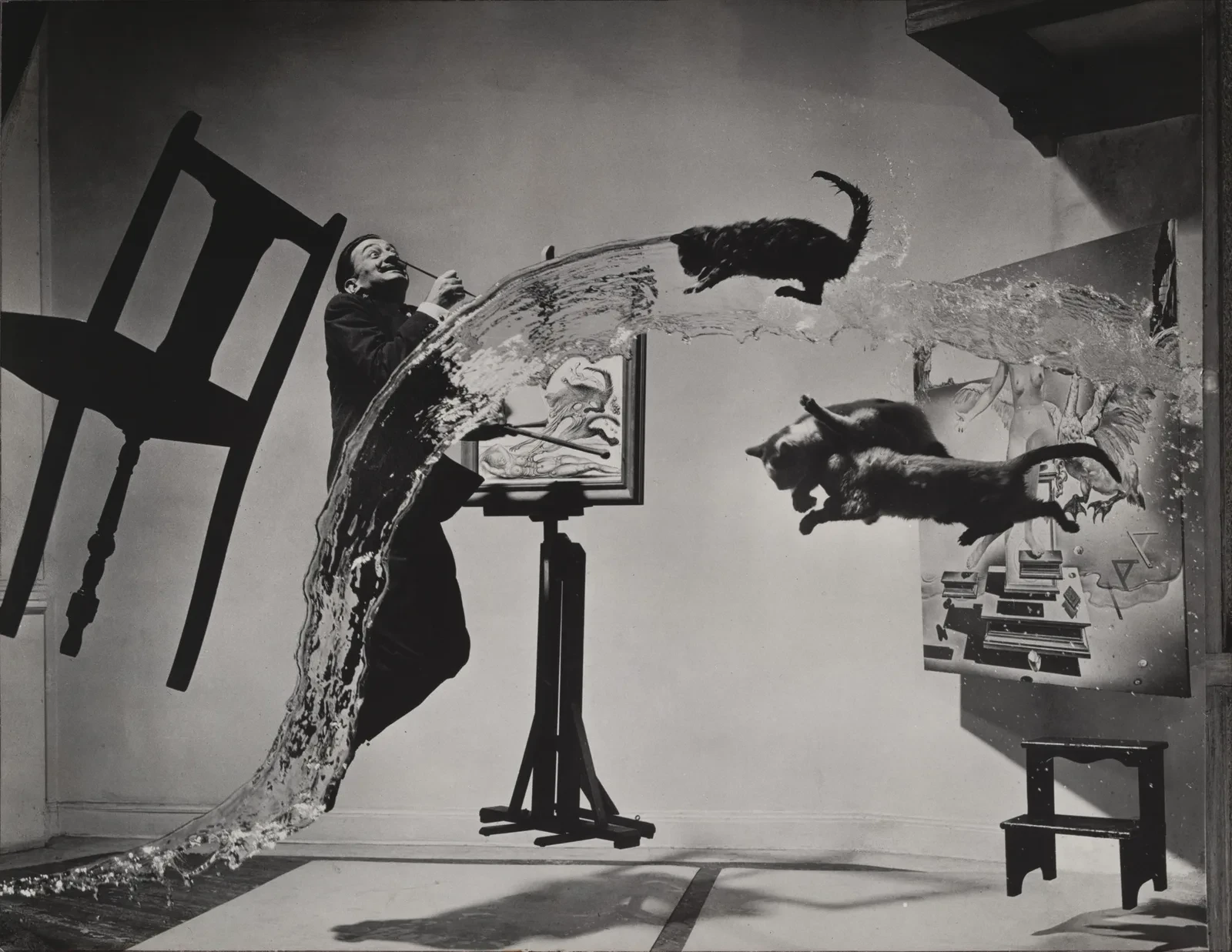 让重力失效的瞬间:Philippe Halsman《达利·原子时代》-多模态AI