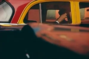 车窗里的纽约色彩：Saul Leiter《出租车》