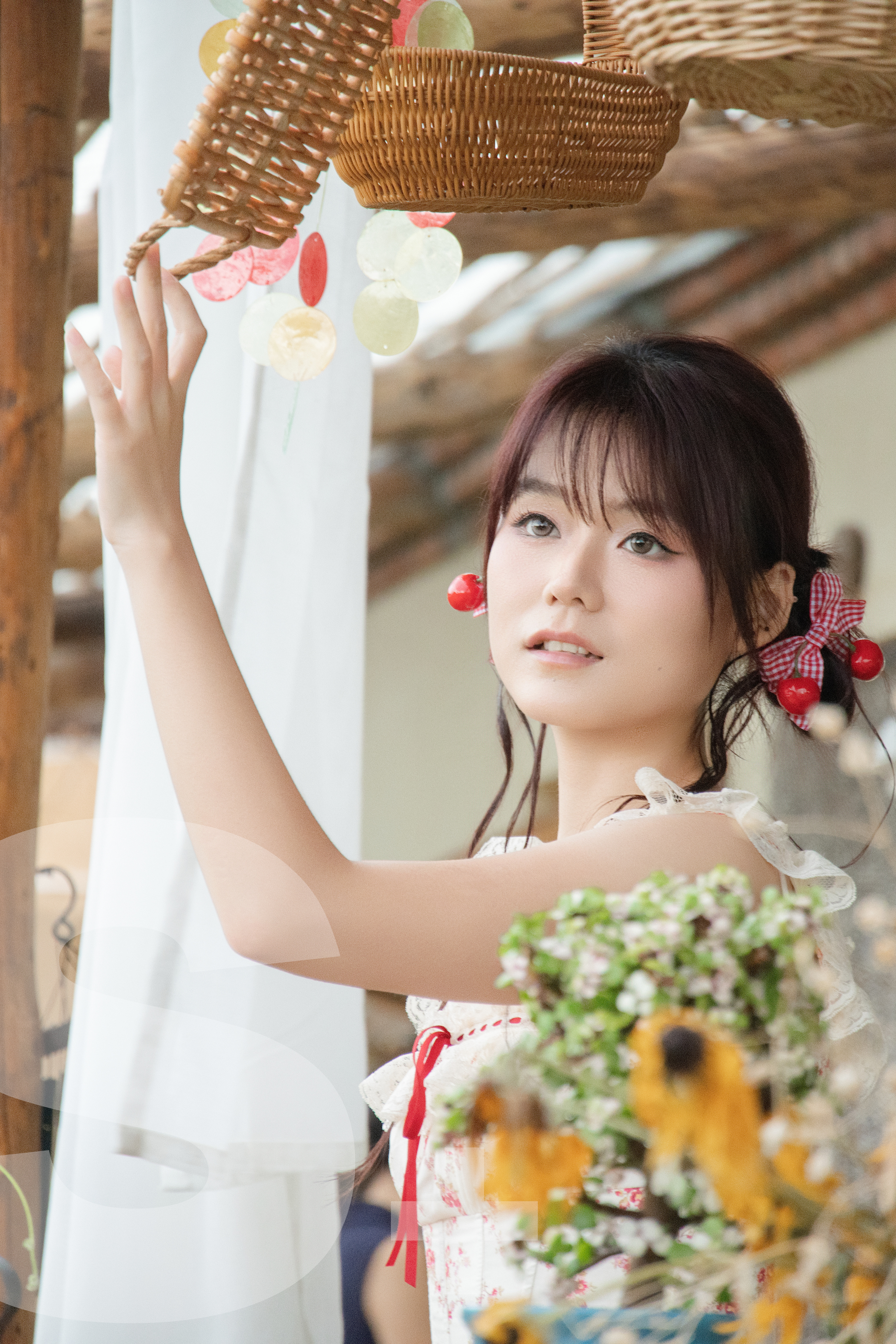 夏日田园七帧:镜中花园与野餐时光的多重视觉叙事-多模态AI