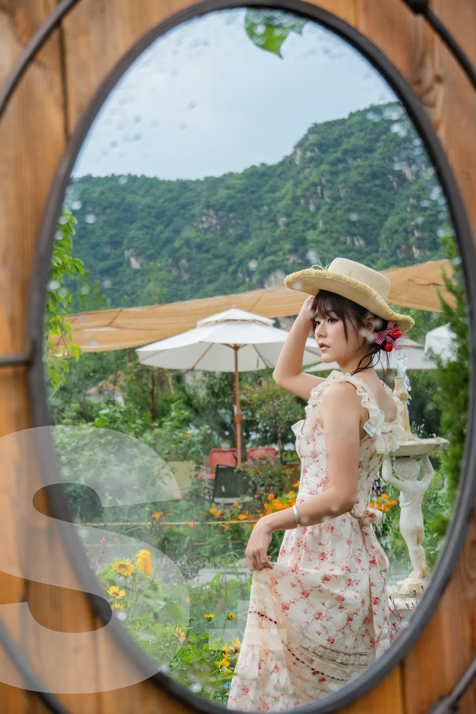 夏日田园七帧：镜中花园与野餐时光的多重视觉叙事-多模态AI