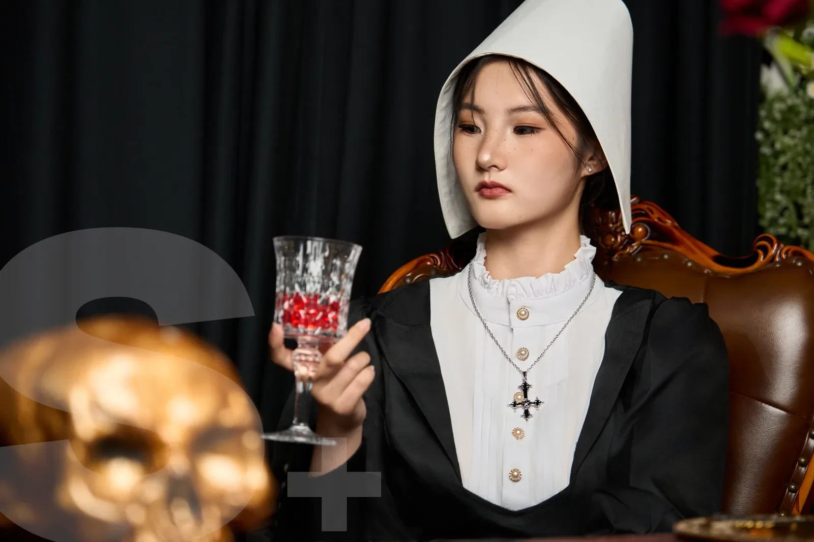 时间缝隙中的信仰:李博雅九张叠印组图评析-多模态AI