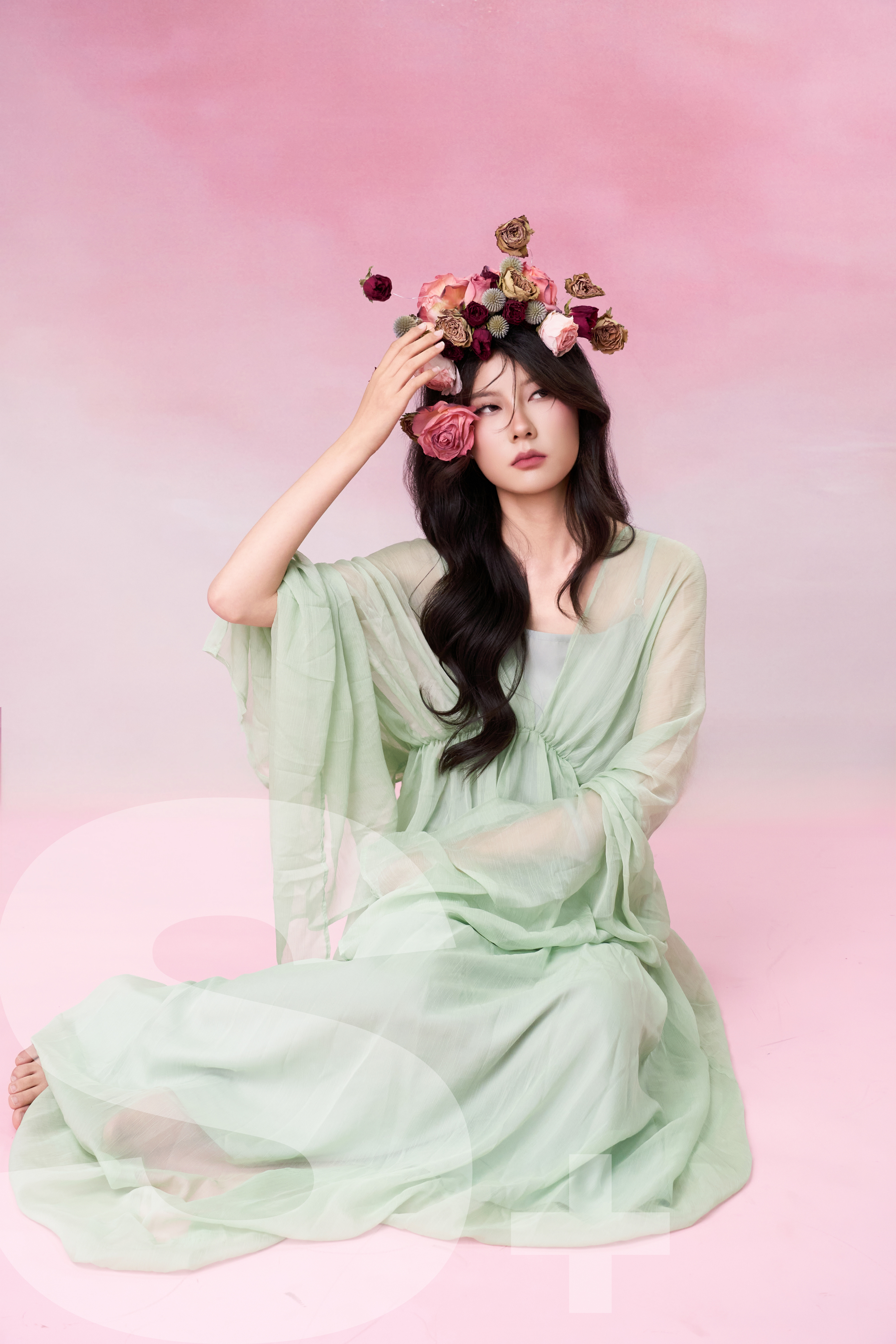 柔光幻影:周灵可同学的花与视觉叙事组合作品评析-多模态AI