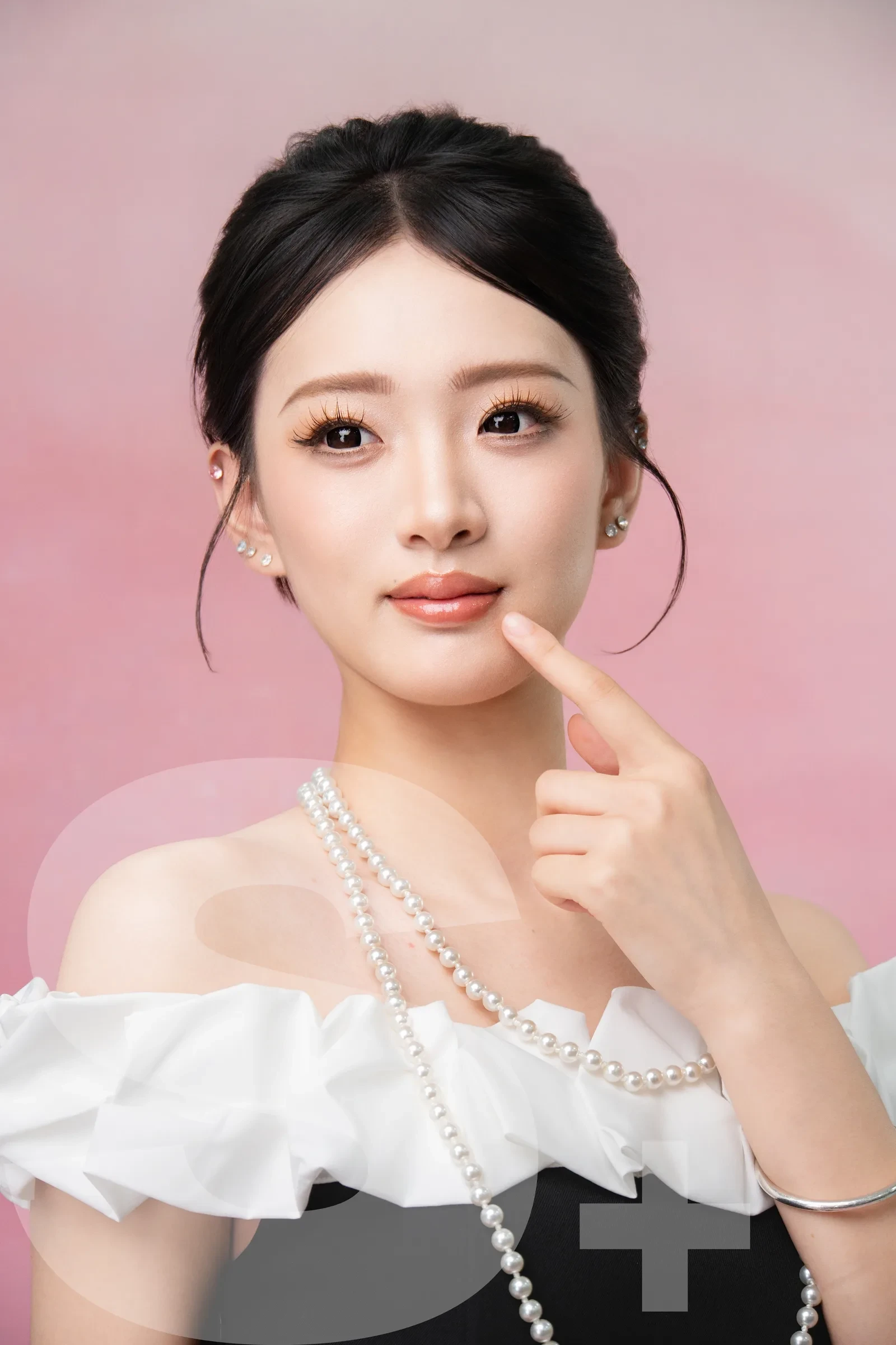 一袭粉幕九帧影：武佳萌的珍珠肖像艺术变奏-多模态AI