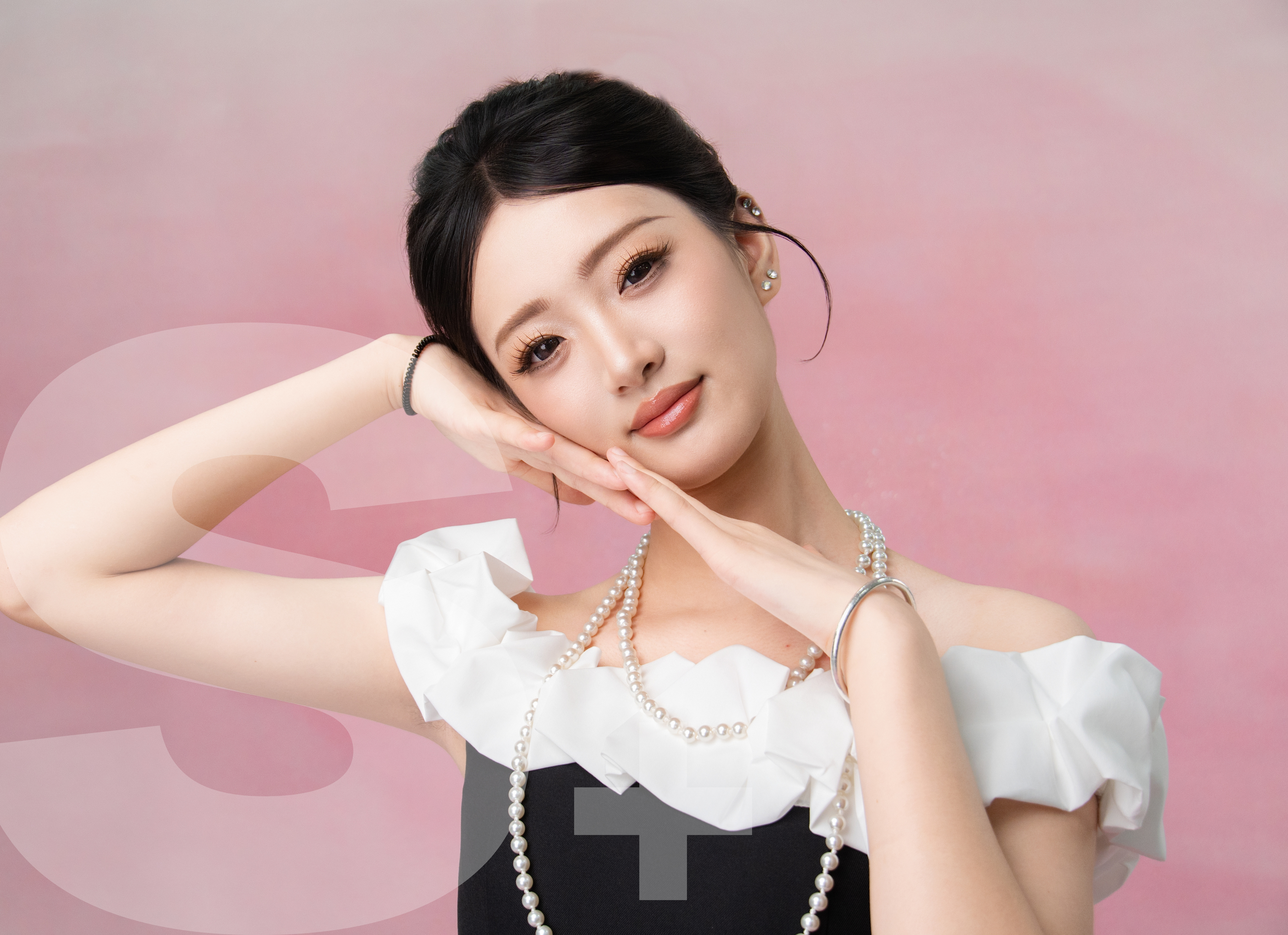 一袭粉幕九帧影:武佳萌的珍珠肖像艺术变奏-多模态AI