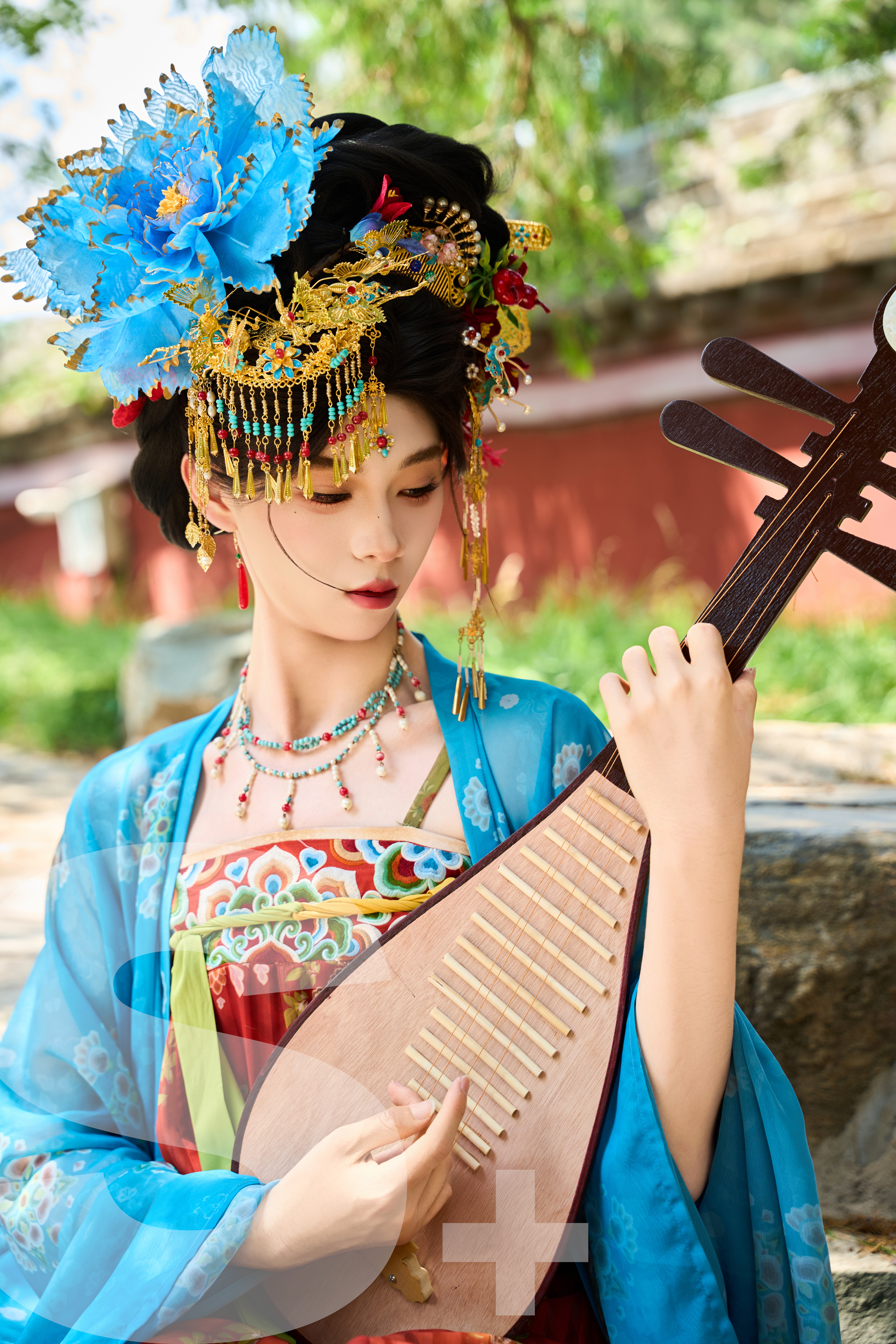 琴韵流芳:薛郡同学携琵琶演绎传统美学三重奏-多模态AI