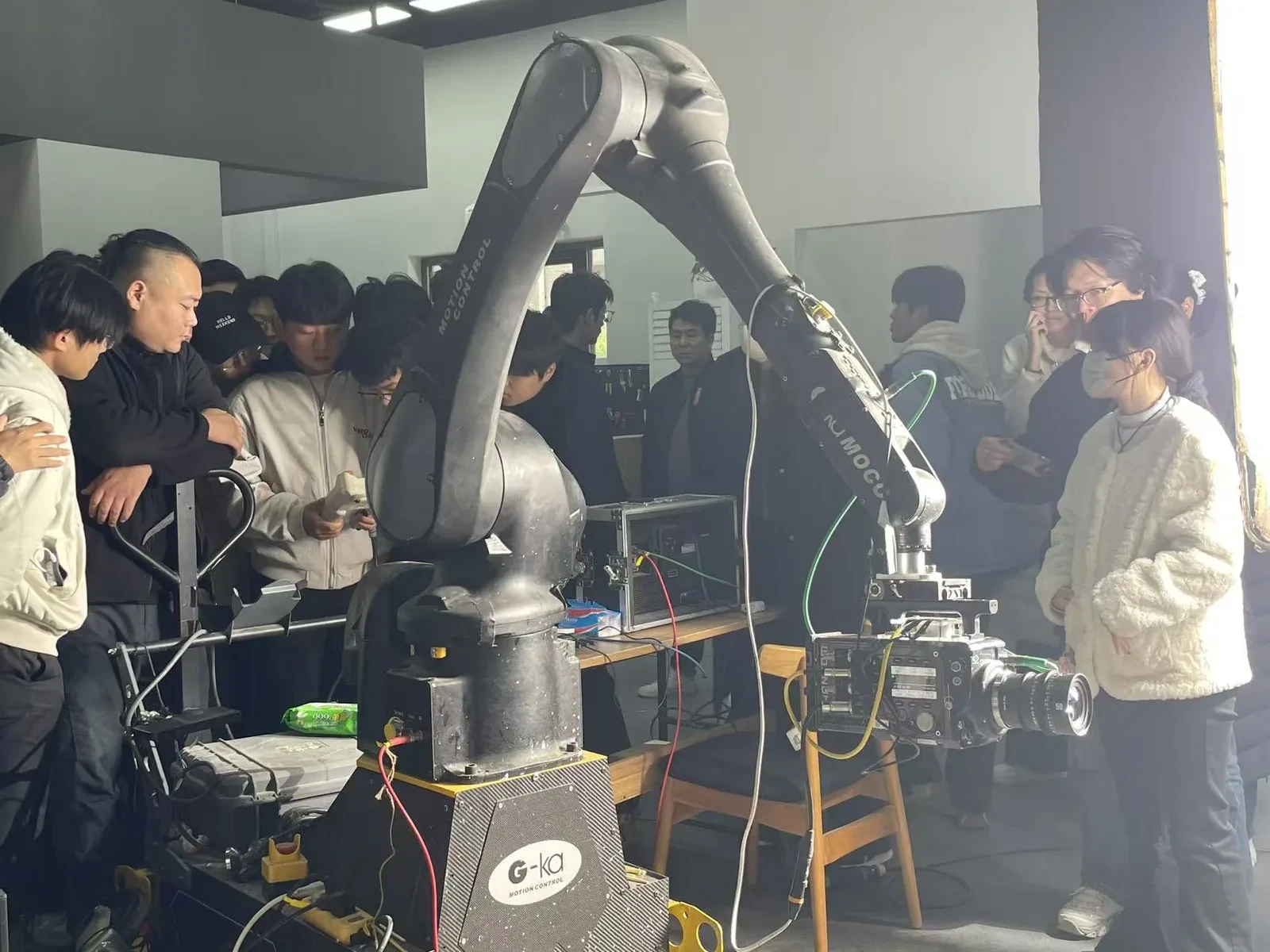 聚焦工业机械臂,实战演示留下硬核技术画面-多模态AI