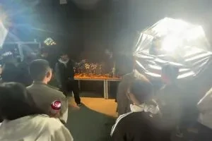 你的现场演示剪辑亮点突出，但走位和光线还得再练练