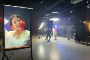 从屏幕到影棚：在校实战同学用丝滑剪辑讲述拍摄幕后的故事