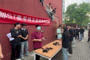 当稳定器也玩蒙眼挑战，这波操作让人心跳加速