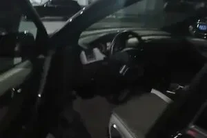 轻松趣味中显专业——评在校实战同学汽车模特棚拍视频