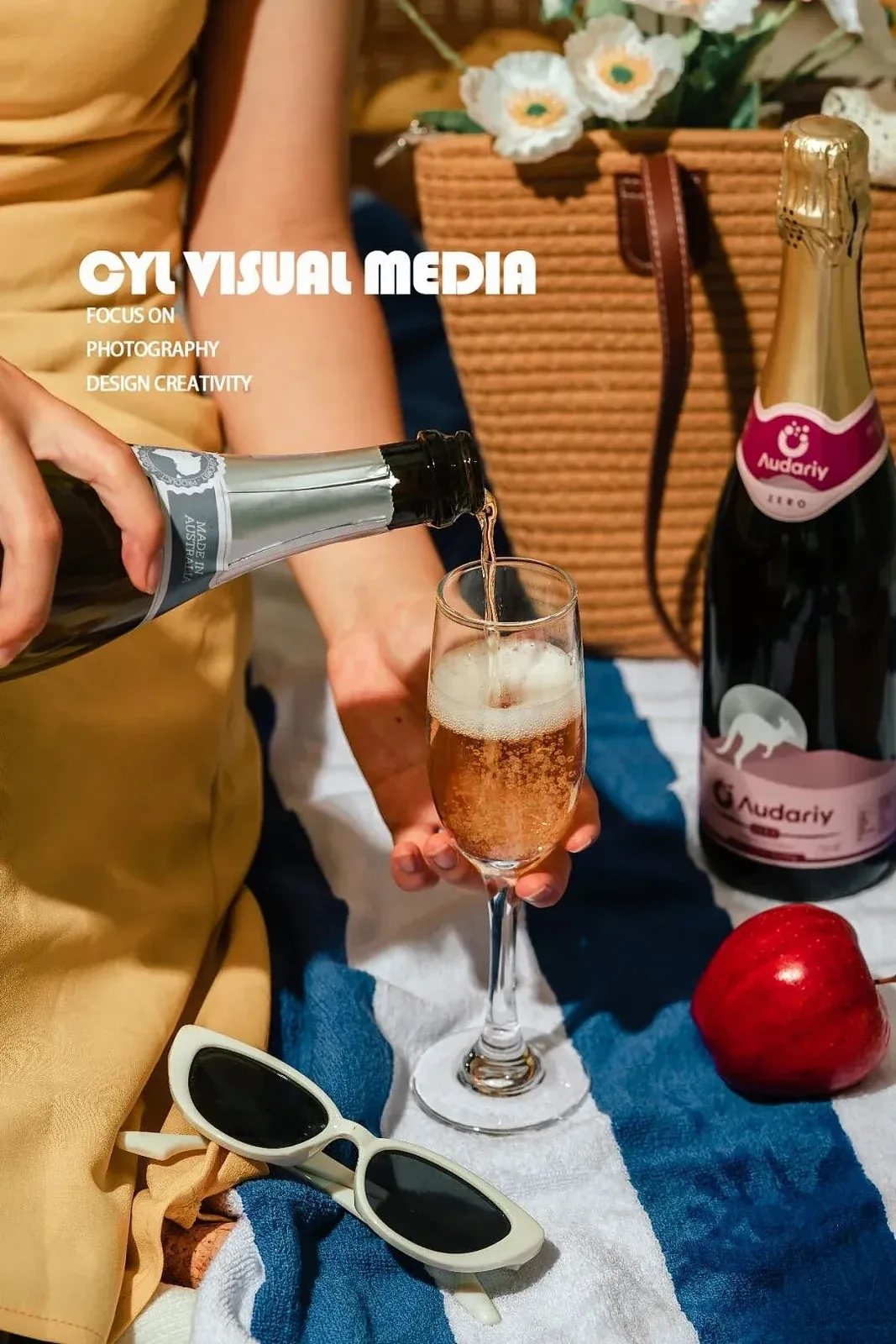 站酷设计精选 | 产品拍摄 | 气泡酒-多模态AI