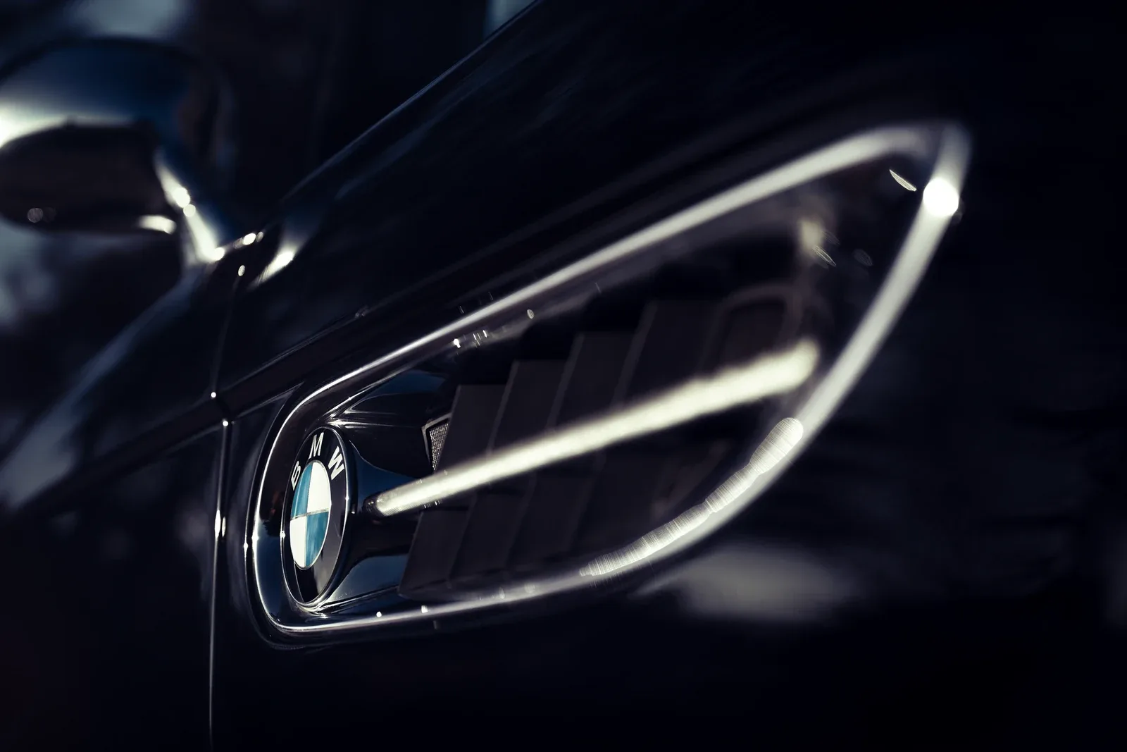Behance 设计精选 | BMW Z8-多模态AI